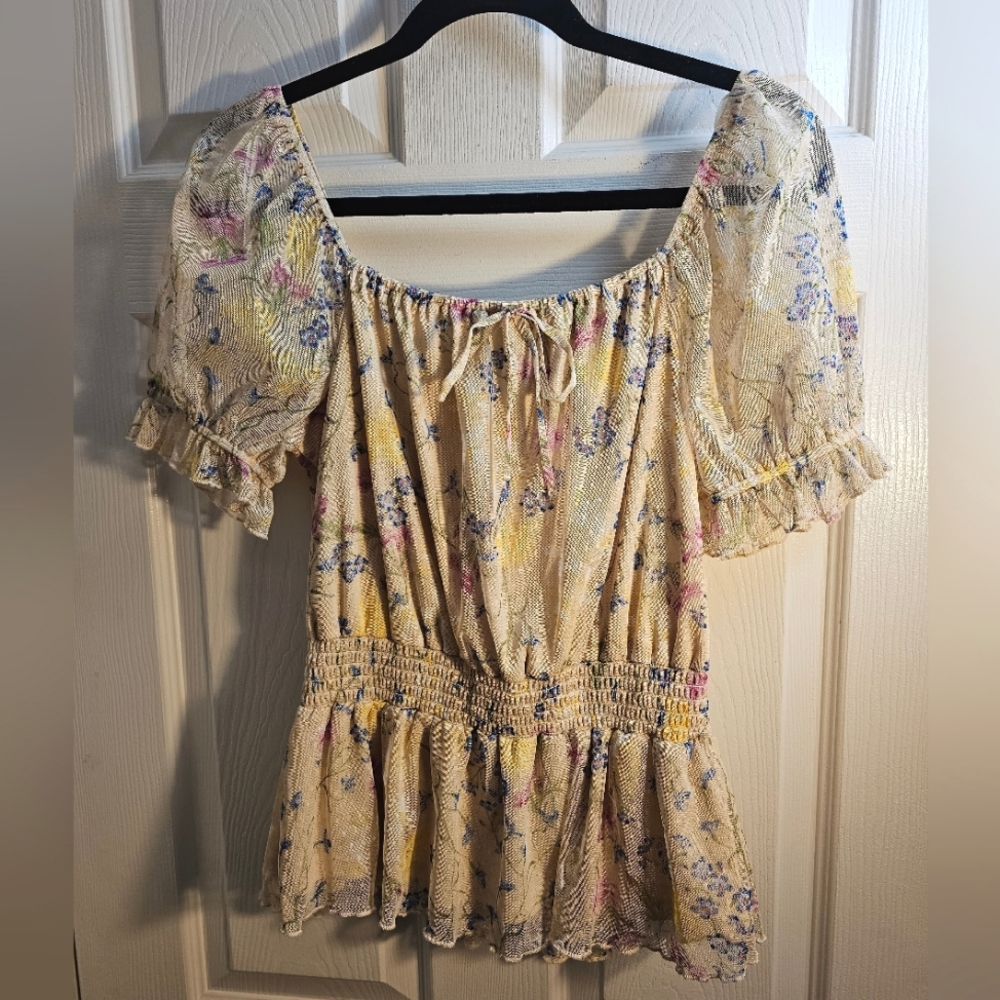 Beautiful 1775 beige/floral blouse